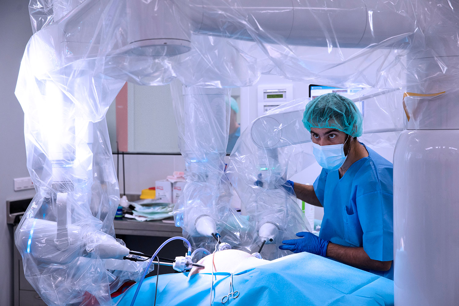 surgical robot bitrack system in the operating room